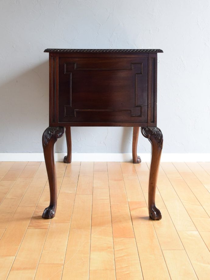 書斎デスクの側面