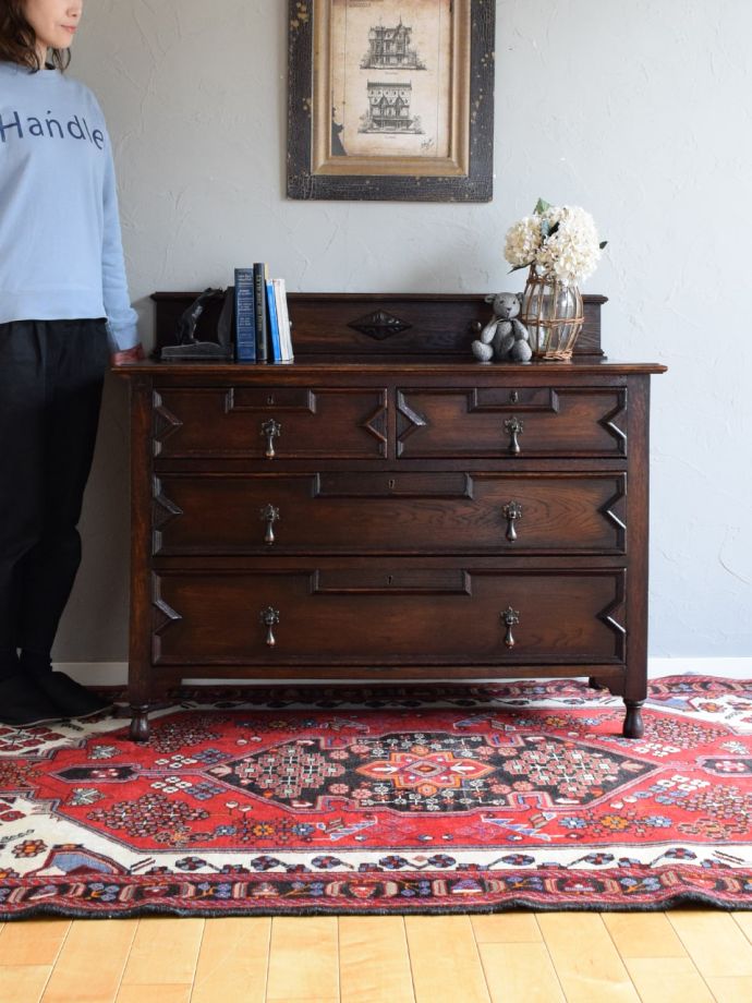 英国アンティークのチェスト