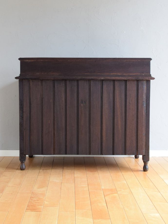 アンティークチェストの後ろ姿