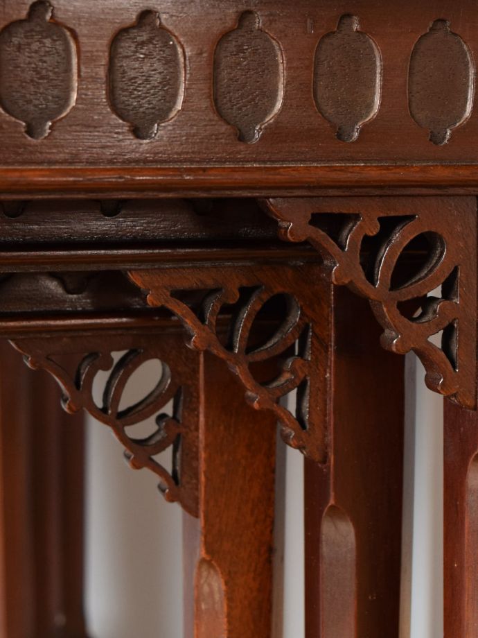 英国アンティークらしい装飾