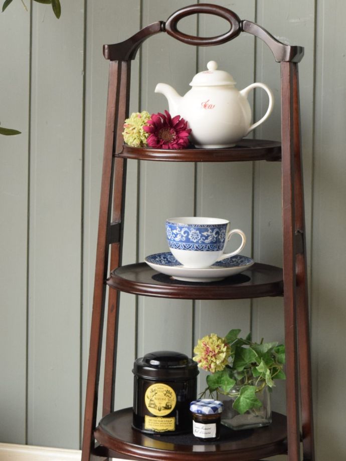 英国のアンティーク家具らしいデザイン