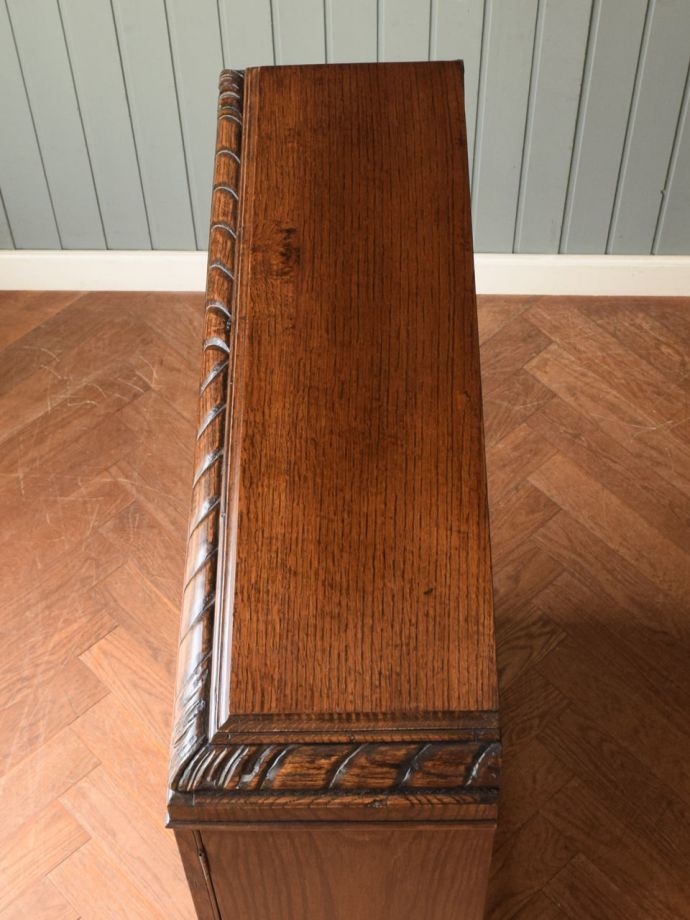 キャビネットの天板