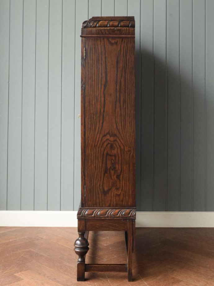 キャビネットの側面