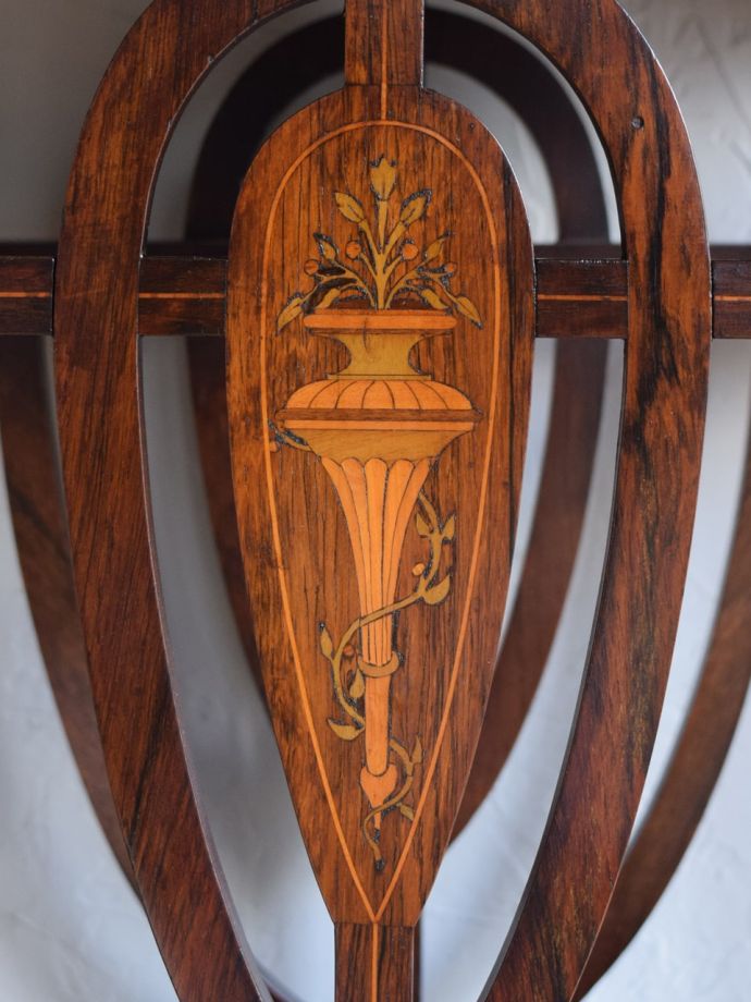 アンティークテーブルの装飾