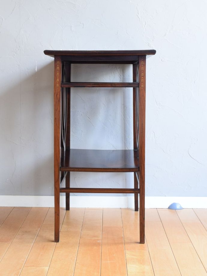 アンティーク家具の側面