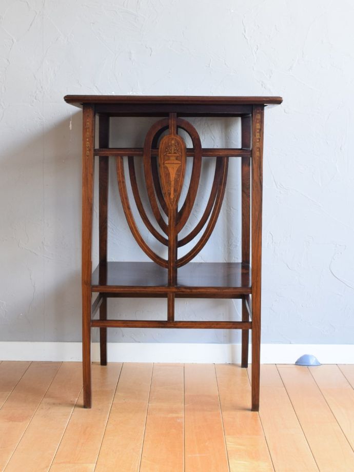 オケージョナルテーブルの側面