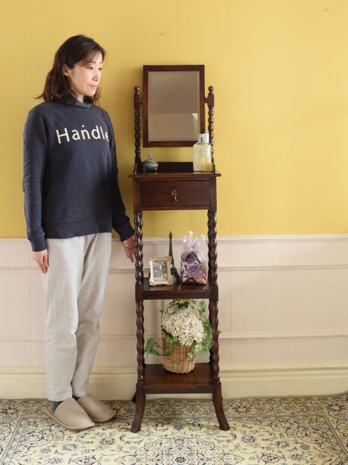 英国アンティークのシェービングキャビネット