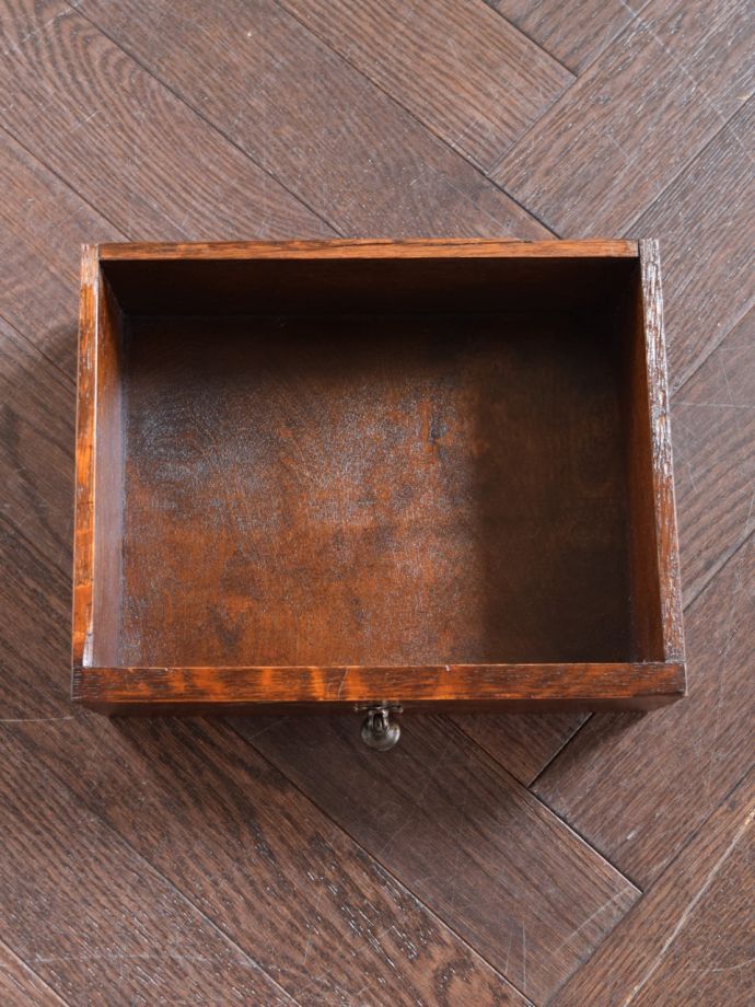 家具の引き出しの中