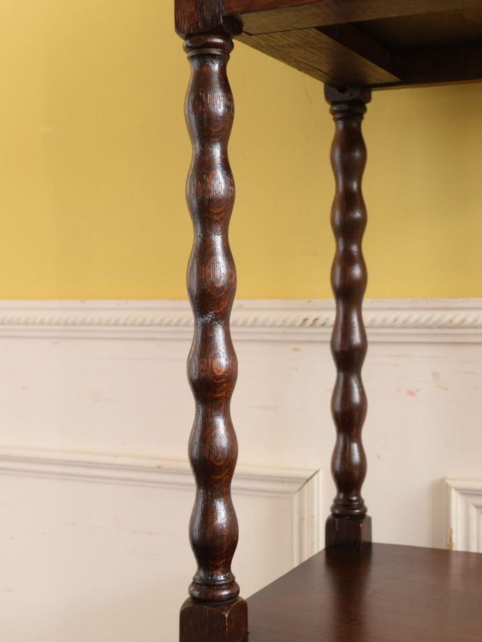 アンティーク家具らしい装飾