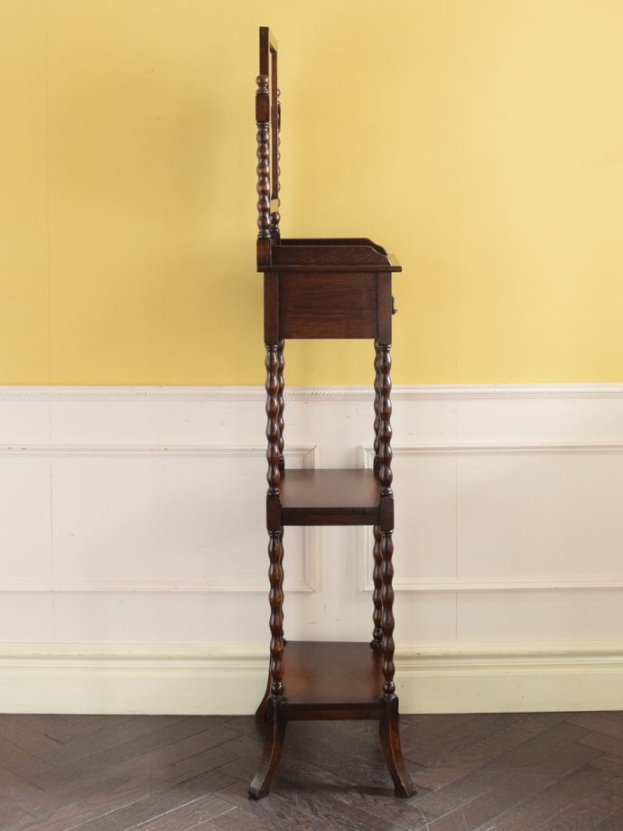 シェービングキャビネットの側面の側面