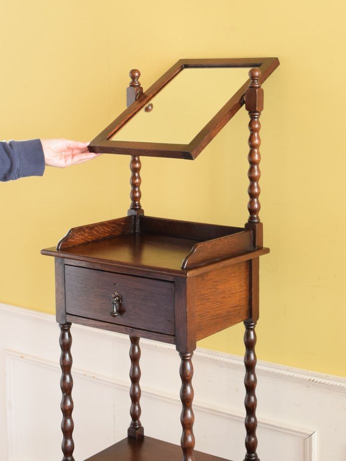 アンティーク家具の鏡