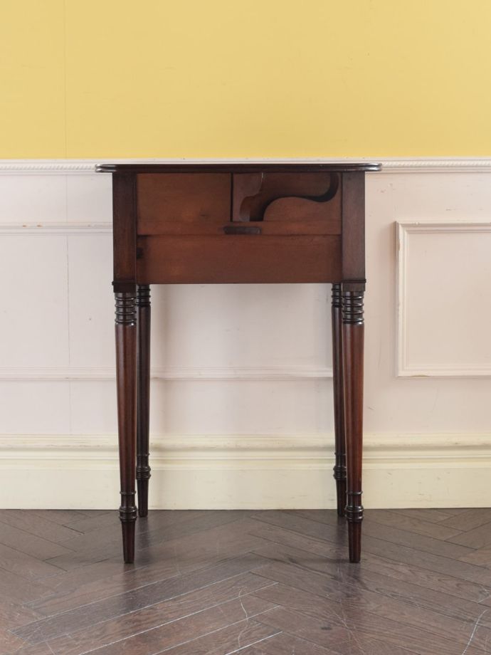 いろんな表情が楽しめるバタフライテーブル