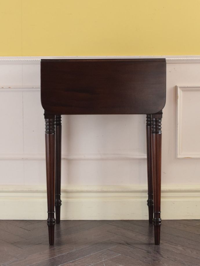 畳んだ時のバタフライテーブル