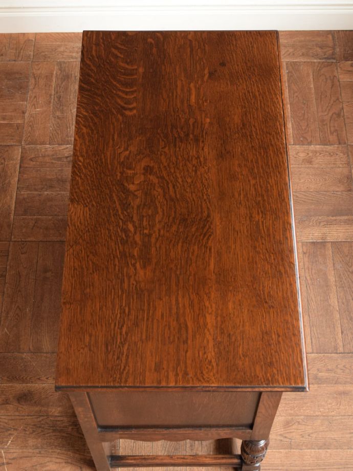 サイドボードの天板