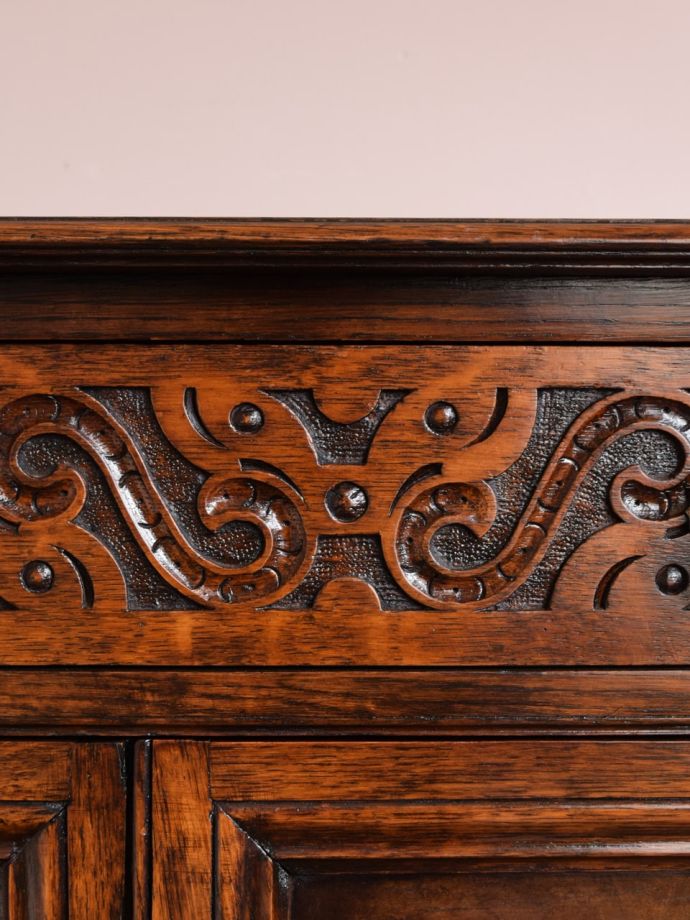 アンティーク家具の装飾