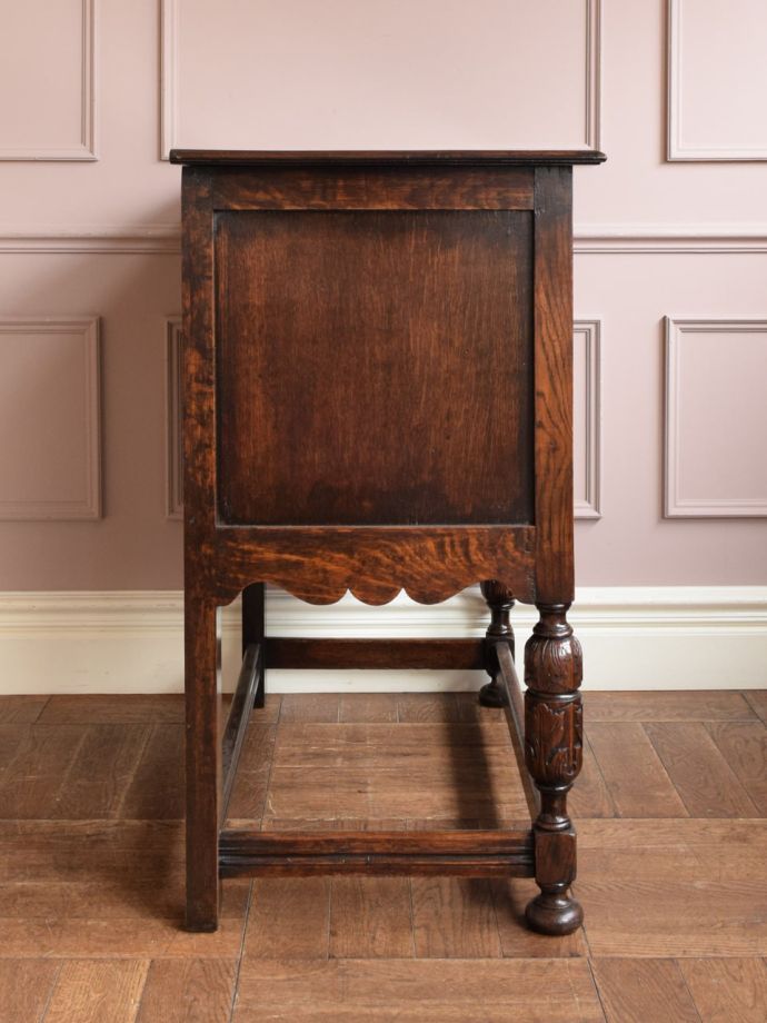 サイドボードの側面