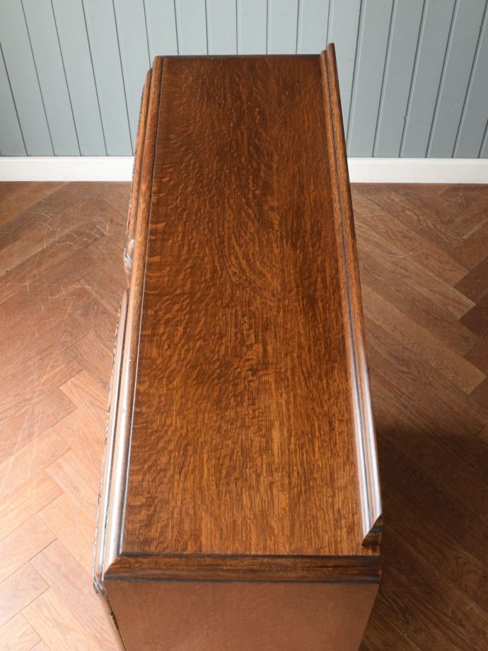 キャビネットの天板