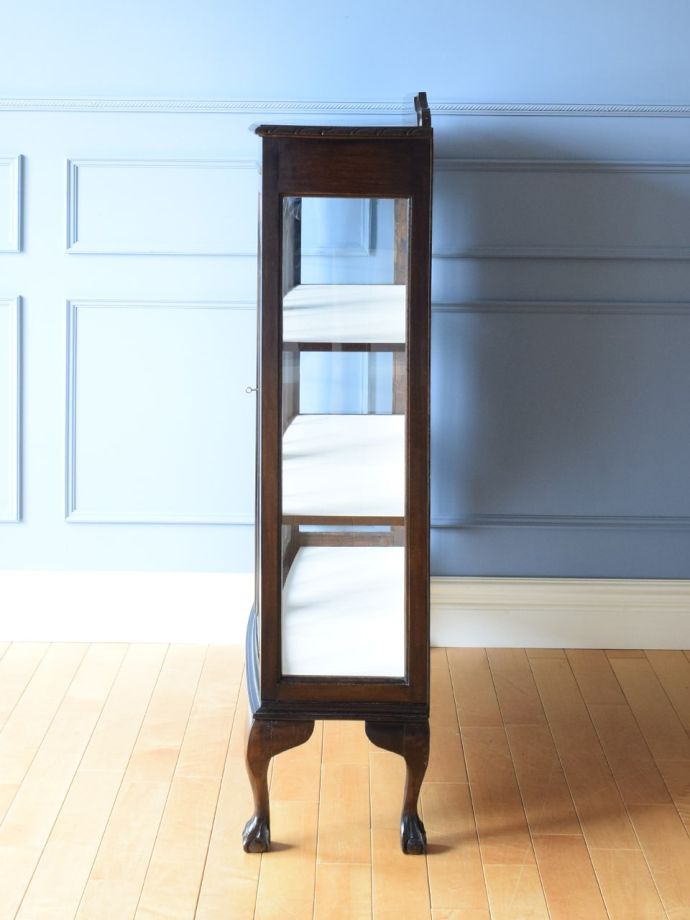 キャビネットの側面