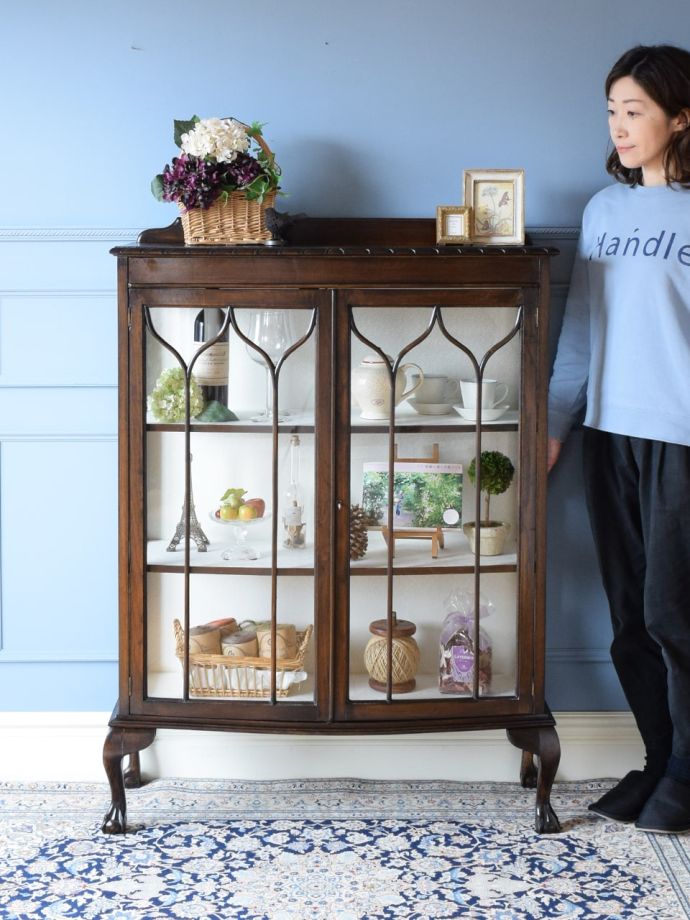 英国アンティークのガラスキャビネット