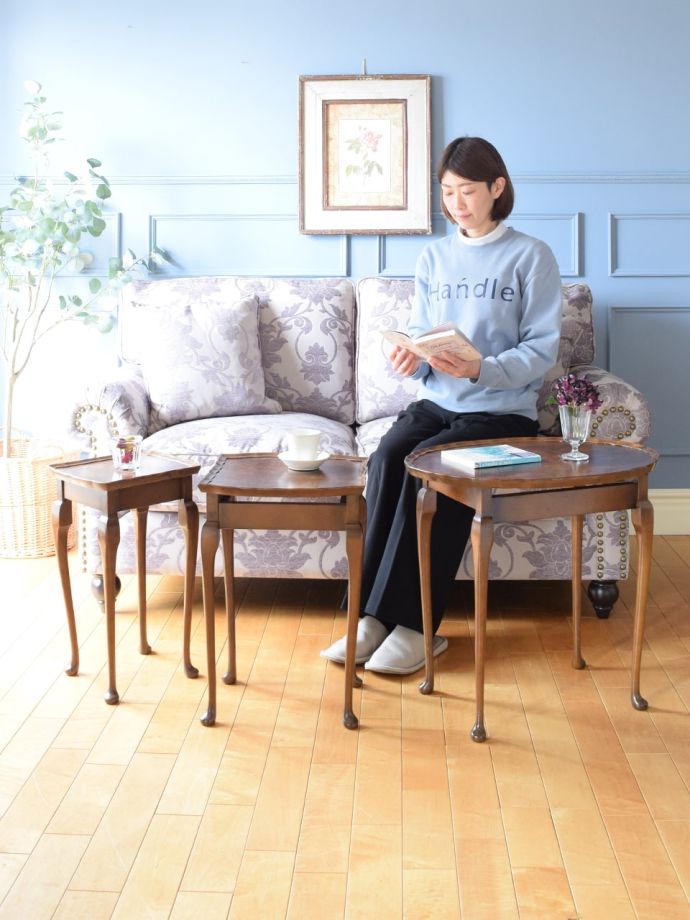 アンティークのネストテーブル