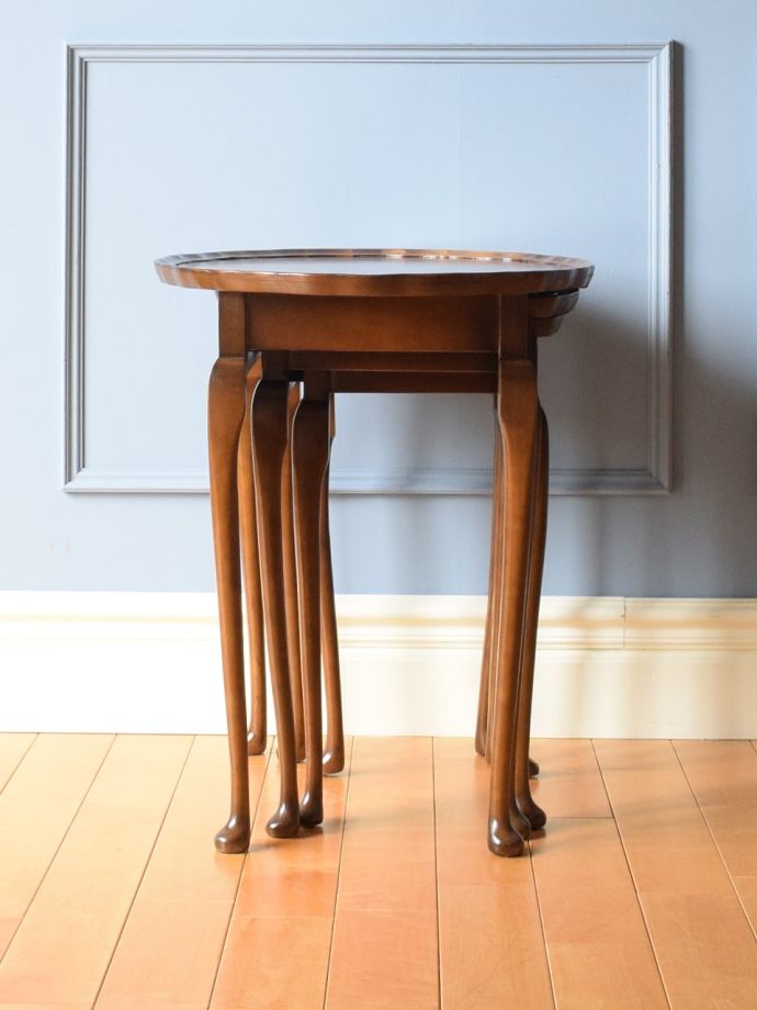 ネストテーブルの横顔