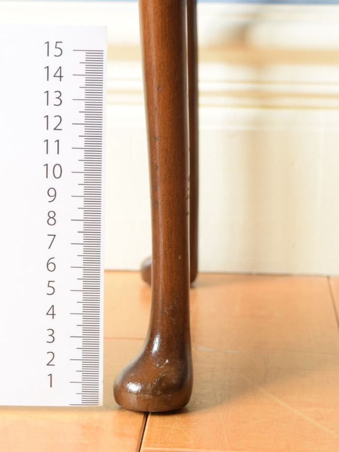 アンティークテーブルの脚