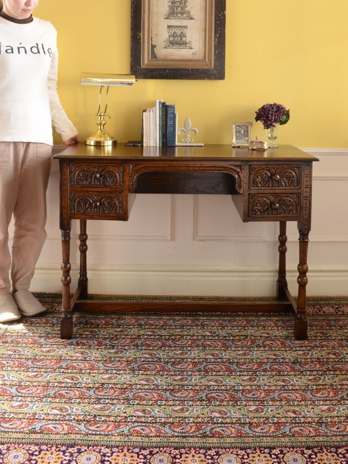 英国アンティークのデスク