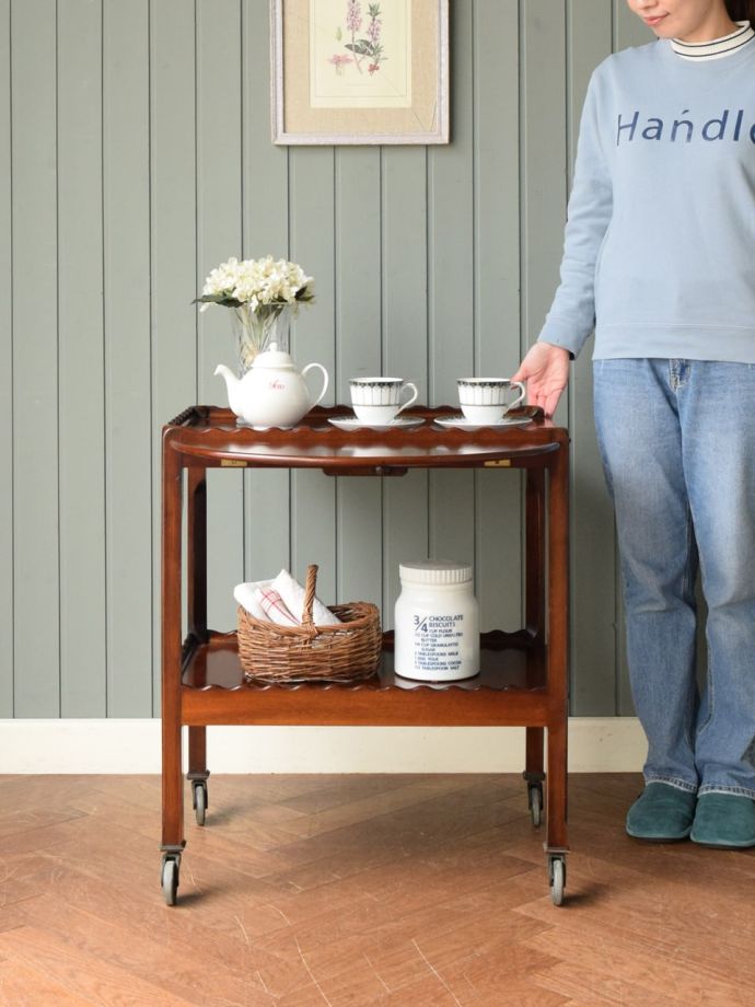 英国アンティークのワゴン