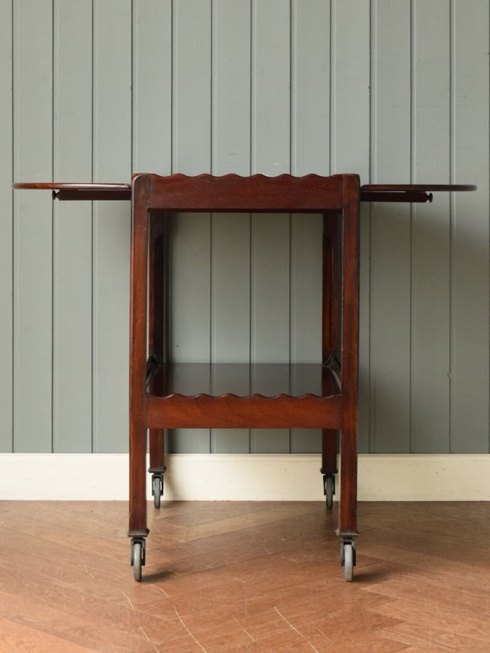 両方のリーフを開いた伸長式ワゴン