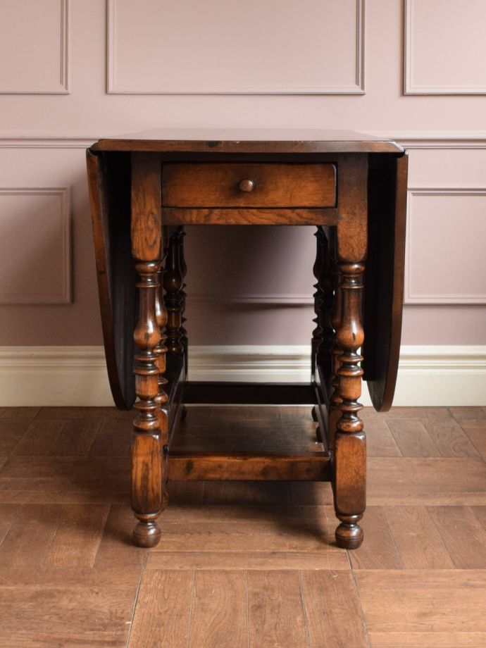 折り畳み式テーブルの側面