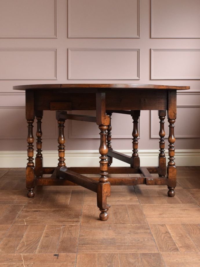 いろんな表情が楽しめるダイニングテーブル