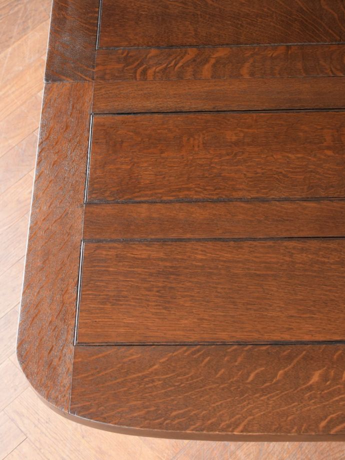 アンティークテーブルの木目