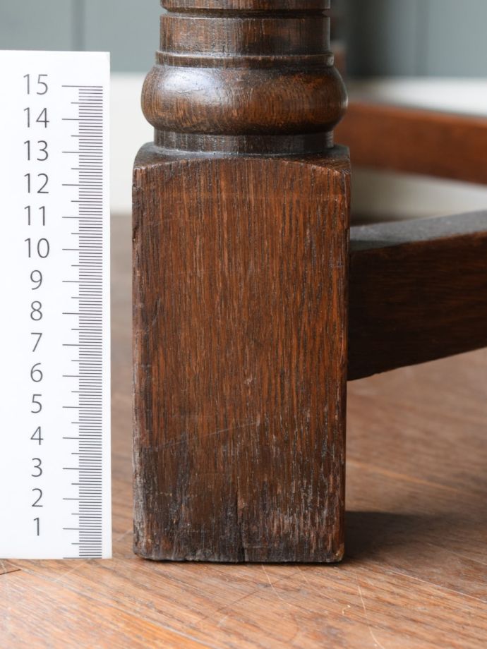 アンティークテーブルの脚