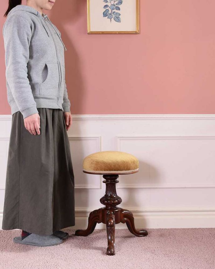 アンティークのピアノスツール