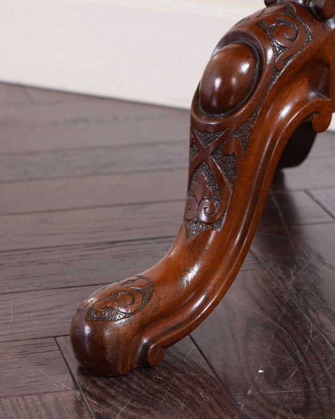 アンティークスツールの脚