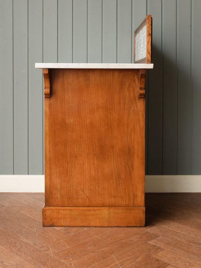 ウォッシュスタンドの側面