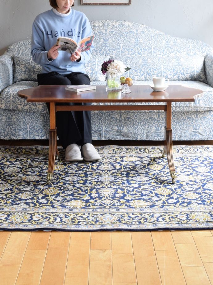 アンティークのコーヒーテーブル