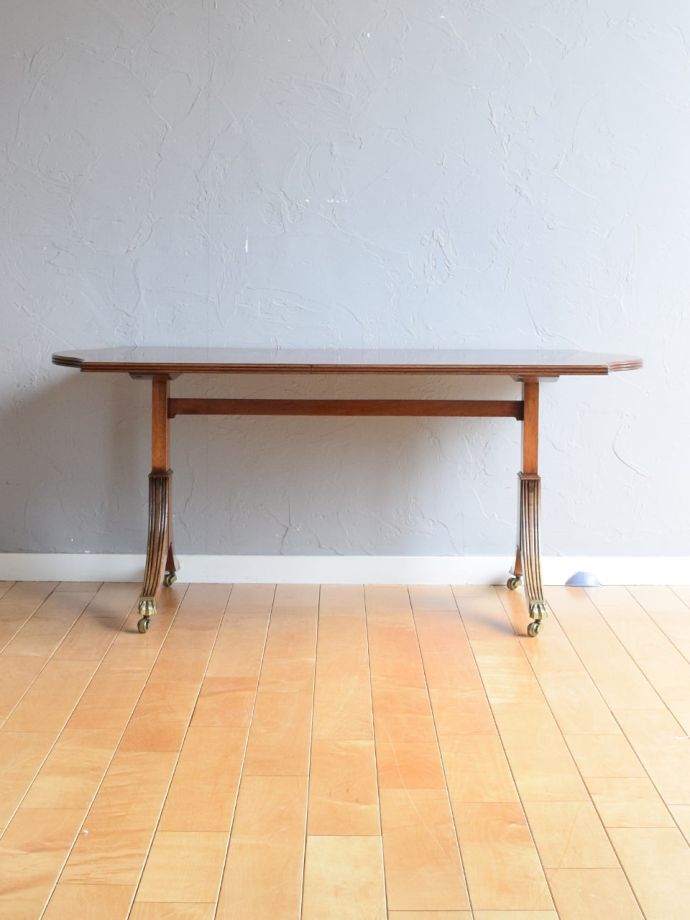 コーヒーテーブルの側面