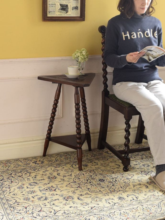 アンティークのオケージョナルテーブル