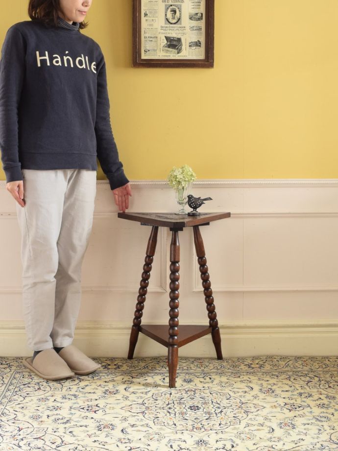 アンティークのオケージョナルテーブル