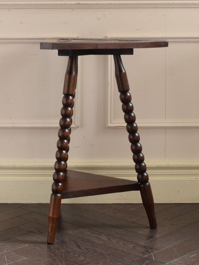 オケージョナルテーブルの側面