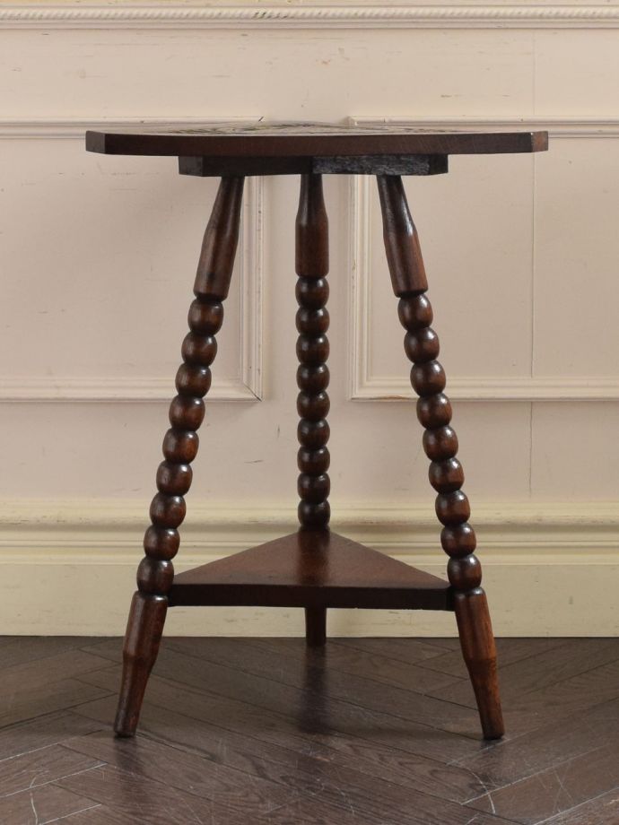 どこから見てもキレイなサイドテーブル