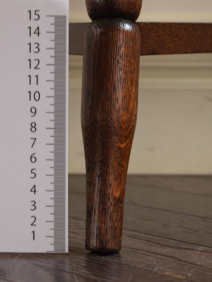 アンティークテーブルの脚