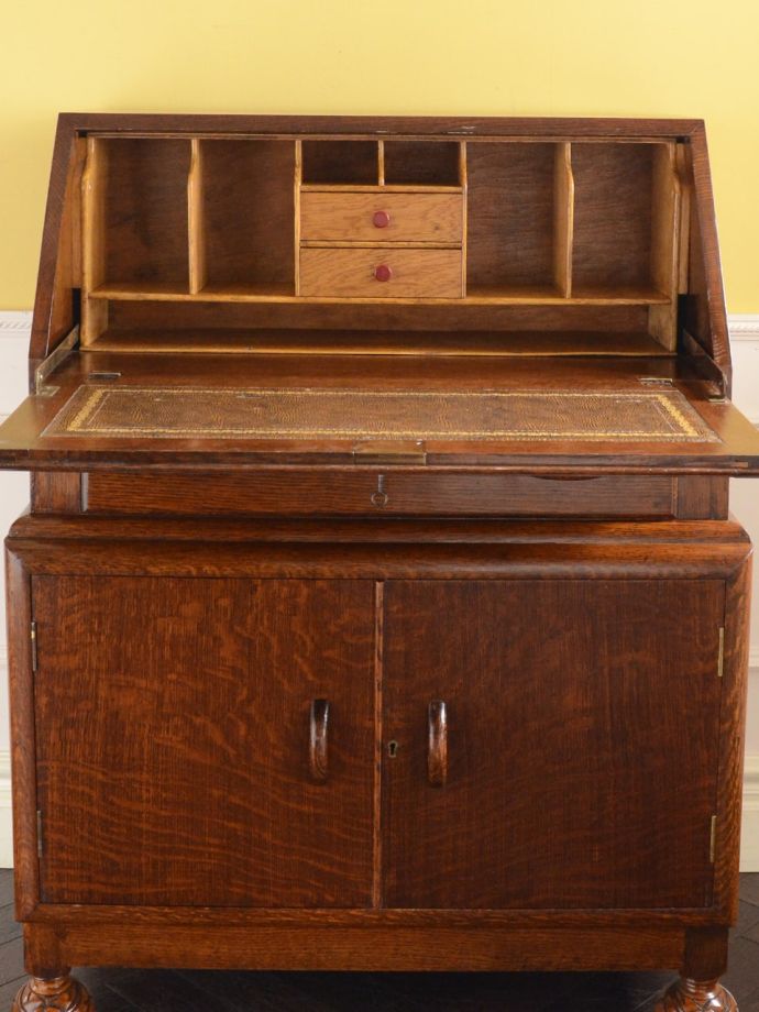 アンティークビューローの扉の中