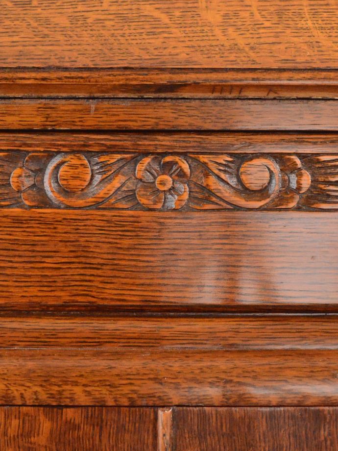 アンティーク家具の装飾