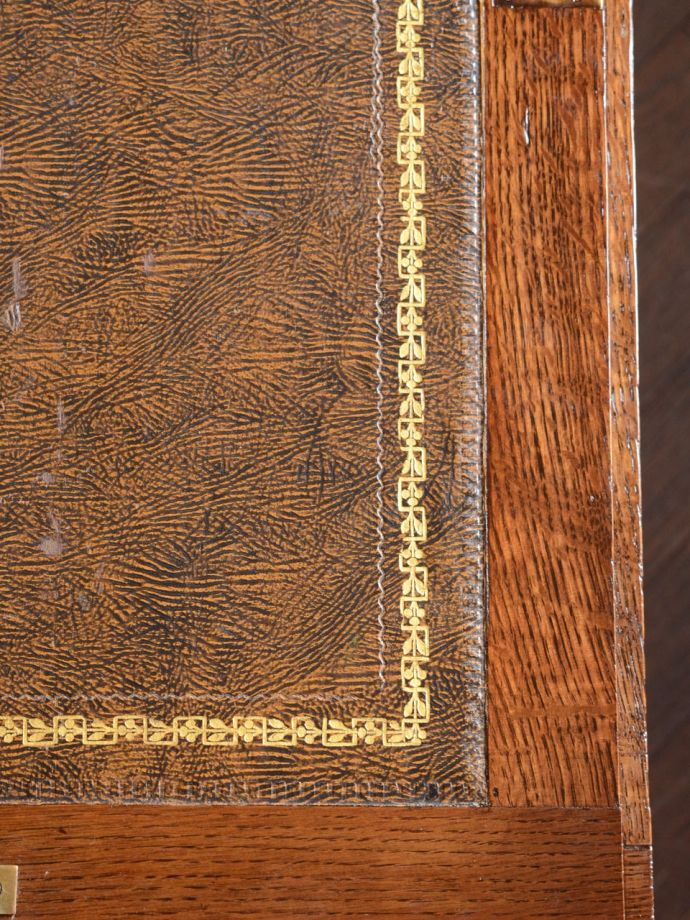 アンティークビューローのデスク