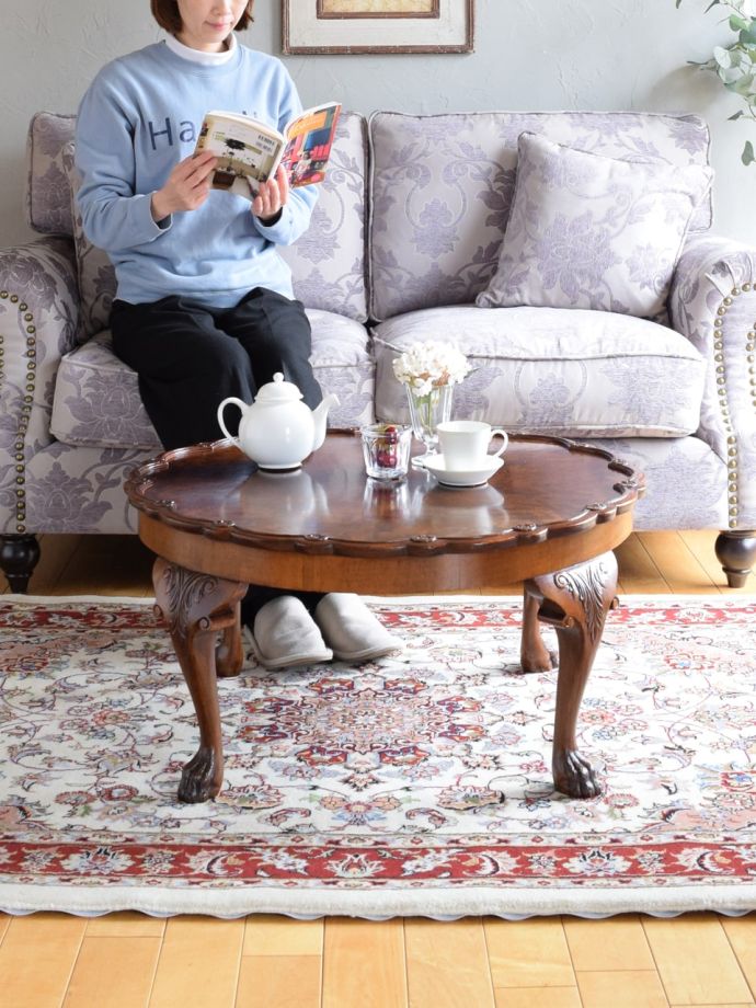 アンティークのコーヒーテーブル