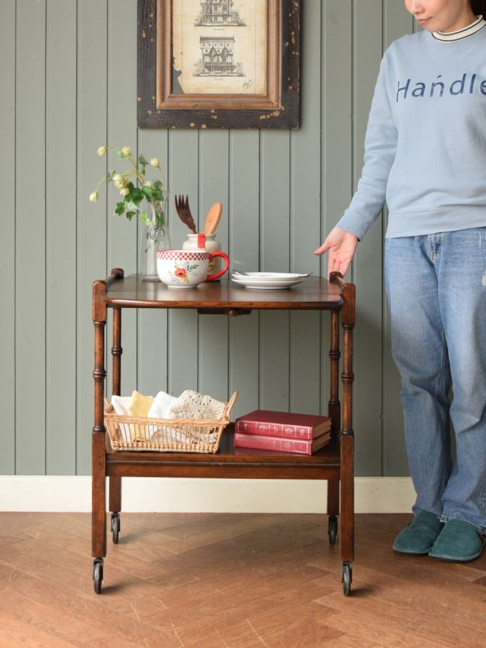 英国アンティークのワゴン