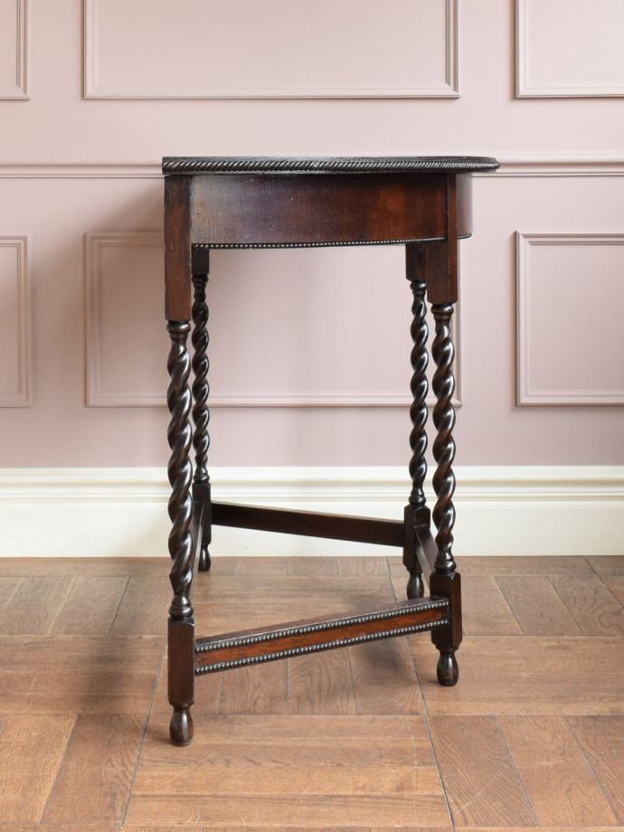 コンソールテーブルの側面