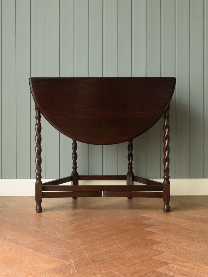 コンパクトに収納できるテーブル